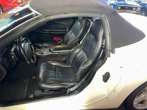 Used 1998 Chevrolet Corvette Convertible w/ Memory Pkg RWD image 11