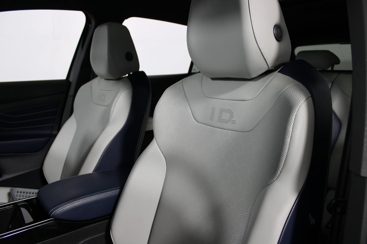 Used 2023 Volkswagen ID.4 Pro S AWD/4WD image 12