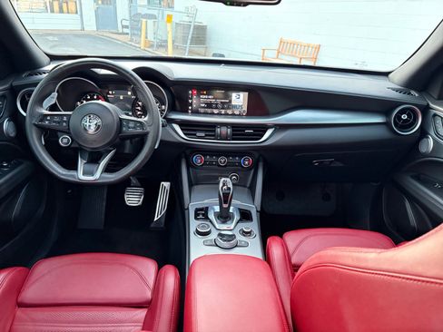 Used 2022 Alfa Romeo Stelvio Veloce AWD/4WD image 16