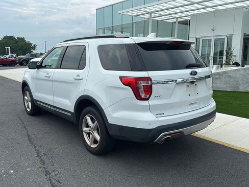 Used 2017 Ford Explorer XLT AWD/4WD image 7
