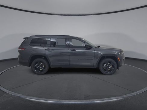 New 2026 Jeep Grand Cherokee L Limited w/ Limited Altitude Package AWD/4WD image 17