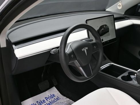 Used 2023 Tesla Model Y Long Range AWD/4WD image 22