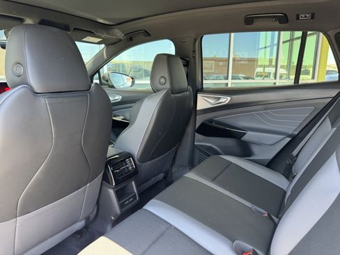 Used 2024 Volkswagen ID.4 S image 33