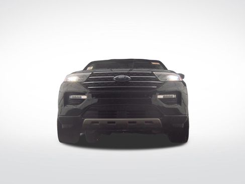 Used 2023 Ford Explorer XLT w/ Equipment Group 202A AWD/4WD image 2