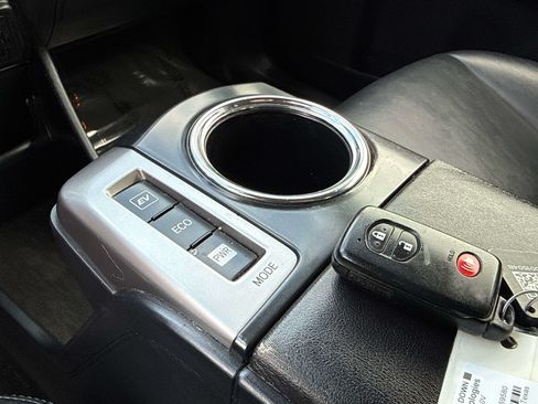 Used 2016 Toyota Prius V Four FWD image 27