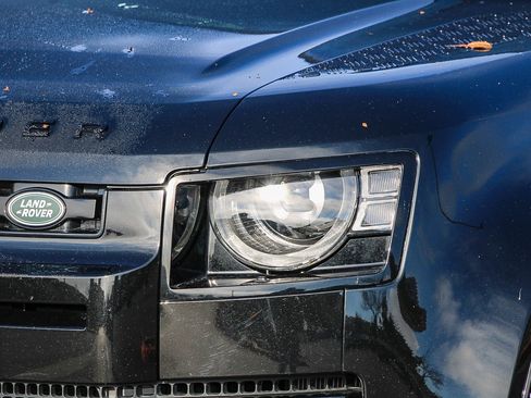 Used 2025 Land Rover Defender 130 X-Dynamic SE image 8