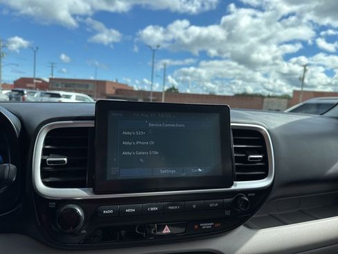 Certified 2023 Hyundai Venue SEL image 22