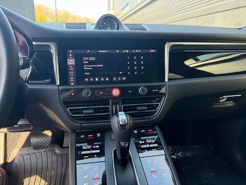 Certified 2026 Porsche Macan image 24