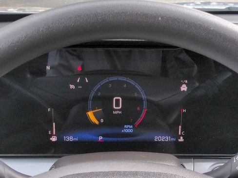 Used 2024 Chevrolet Trax LT FWD image 24