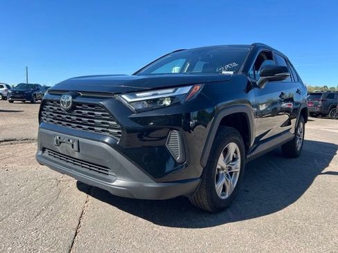 Used 2025 Toyota RAV4 XLE FWD image 1