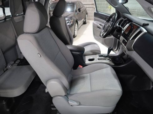 Used 2013 Toyota Tacoma PreRunner w/ SR5 Pkg RWD image 12