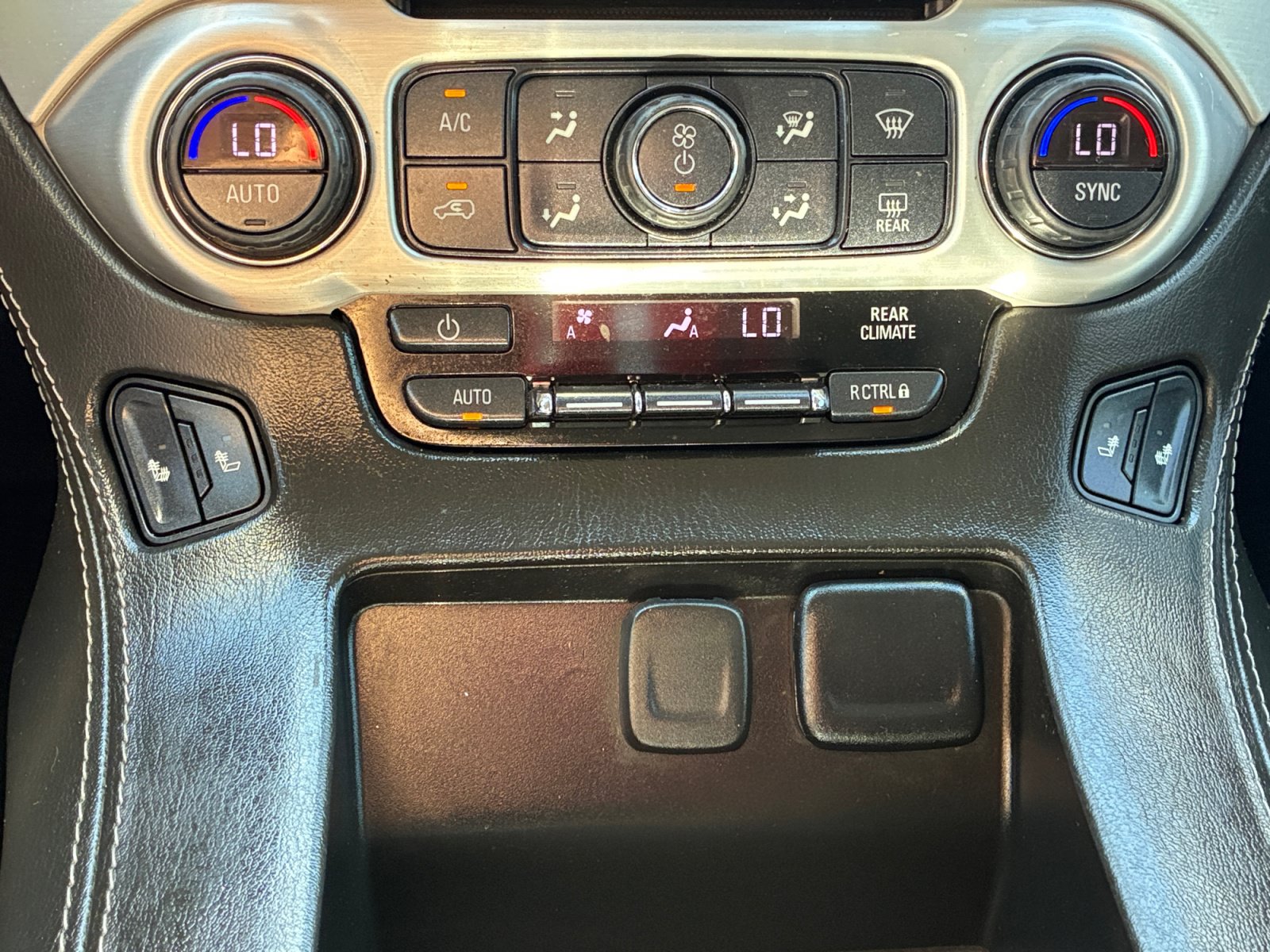 Used 2020 GMC Yukon XL SLT w/ Value Plus Edition AWD/4WD image 21