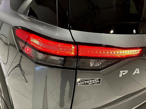 Used 2025 Nissan Pathfinder S image 22