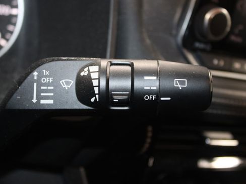 Used 2021 Nissan Rogue SV FWD image 23