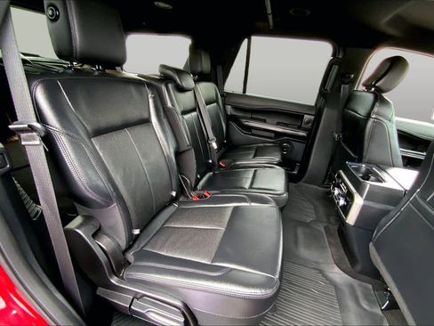 Used 2019 Ford Expedition XLT w/ Equipment Group 202A RWD image 17