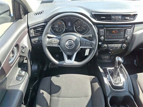 Used 2019 Nissan Rogue Sport S image 11