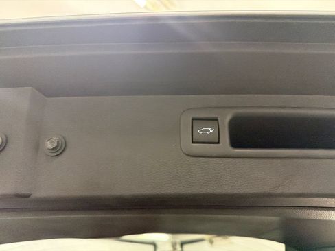 Used 2023 Toyota Highlander XLE FWD image 20