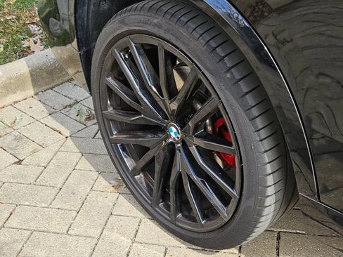 Used 2024 BMW X5 sDrive40i w/ M Sport Package image 7