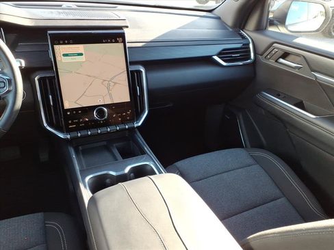 Used 2025 GMC Acadia Elevation image 10