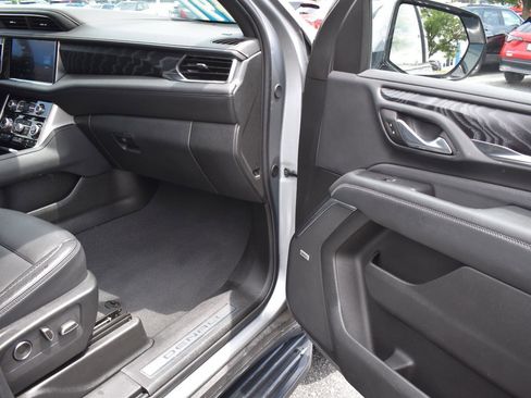 Used 2024 GMC Yukon XL Denali AWD/4WD image 15