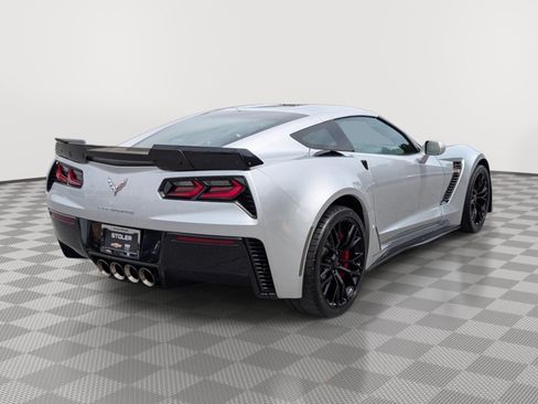 Used 2015 Chevrolet Corvette Z06 w/ 3LZ Preferred Equipment Group RWD image 5