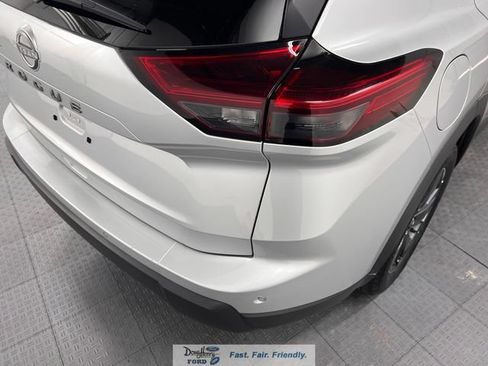 Used 2025 Nissan Rogue SV FWD image 13