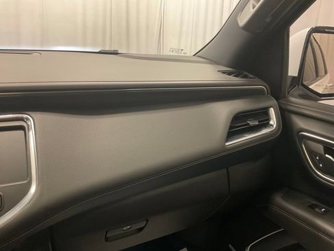 Used 2024 GMC Yukon XL AT4 w/ AT4 Premium Package AWD/4WD image 30