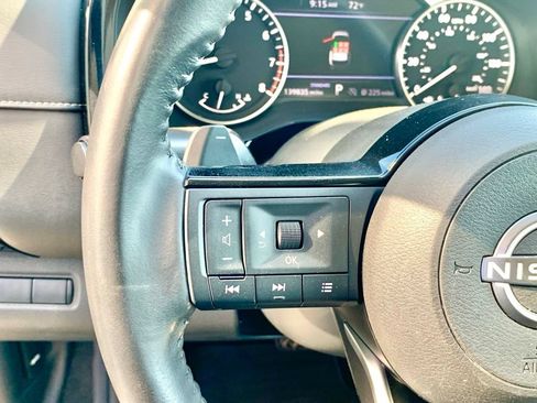 Used 2022 Nissan Pathfinder SV FWD image 29
