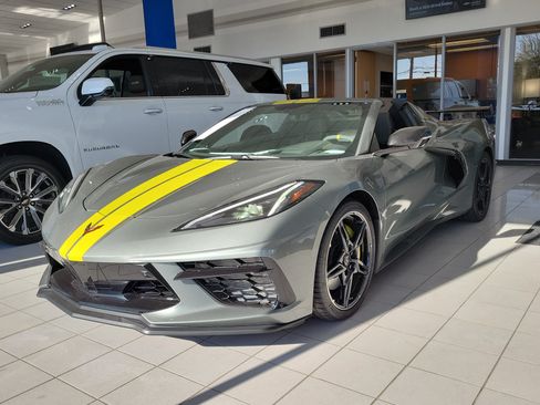 Used 2022 Chevrolet Corvette Stingray Premium Conv w/ Z51 Performance Package RWD image 2