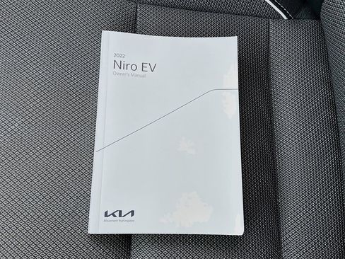 Used 2022 Kia Niro EX image 38