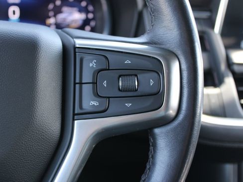 Used 2022 Chevrolet Suburban Z71 image 39