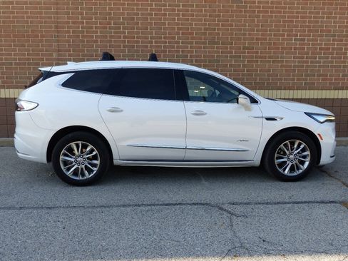Used 2023 Buick Enclave Avenir w/ Avenir Technology Package AWD/4WD image 11