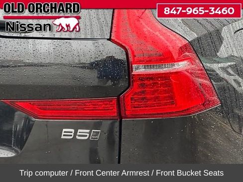 Used 2025 Volvo XC60 B5 Plus image 11