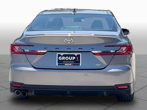 Used 2025 Toyota Camry SE FWD image 5