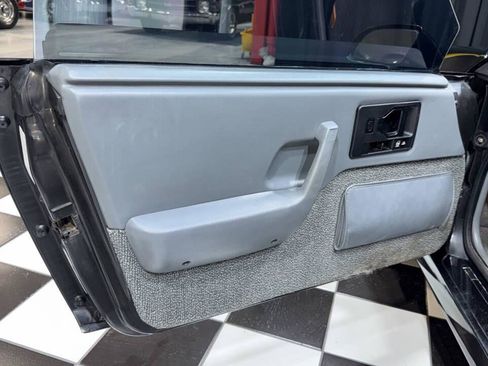 Used 1988 Pontiac Fiero GT image 32