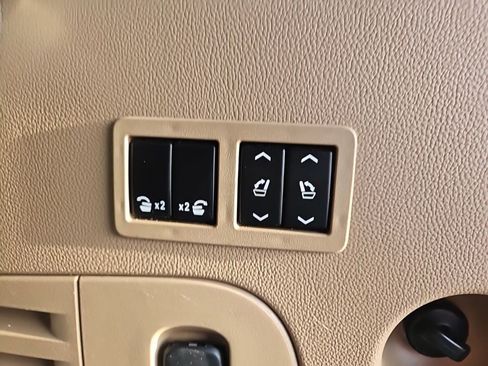 Used 2019 Cadillac Escalade Platinum image 37