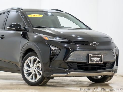 Used 2023 Chevrolet Bolt EUV LT w/ Driver Confidence Package image 2