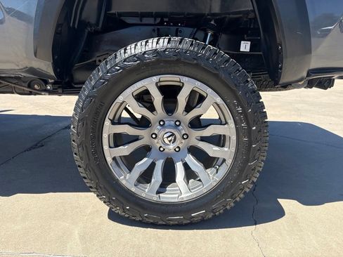 Used 2020 Toyota Tacoma TRD Off-Road w/ Technology Package AWD/4WD image 13