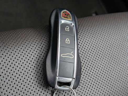 Used 2019 Porsche Panamera 4 AWD/4WD image 31