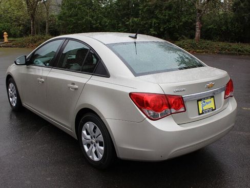 Used 2014 Chevrolet Cruze LS image 3