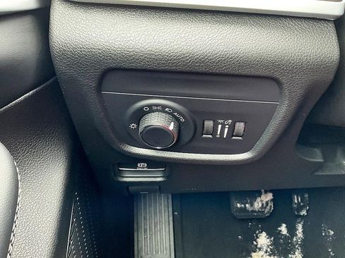 New 2026 Jeep Grand Cherokee Laredo image 16