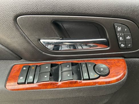 Used 2013 Chevrolet Avalanche LTZ image 24