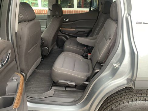 Used 2023 GMC Acadia SLE w/ Driver Convenience Package image 16