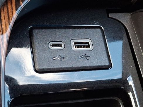 Certified 2024 Cadillac Escalade Premium Luxury image 28