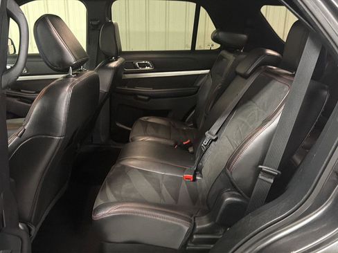 Used 2018 Ford Explorer XLT w/ Equipment Group 202A image 15