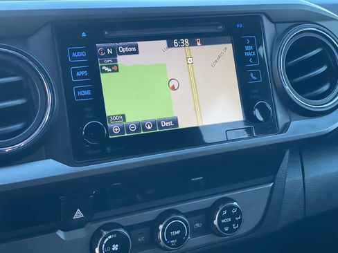 Used 2016 Toyota Tacoma TRD Sport image 27