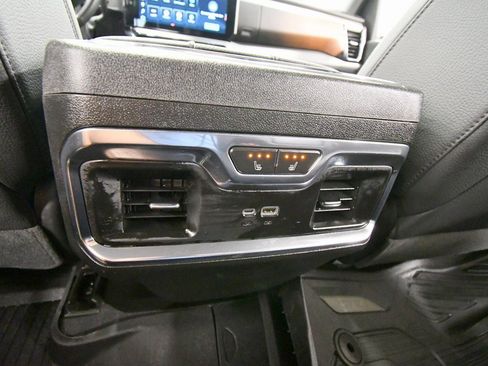 Used 2024 GMC Sierra 2500 Denali image 17