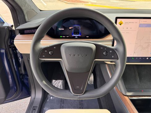 Used 2023 Tesla Model X image 28