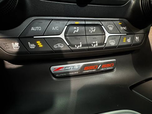 Used 2015 Chevrolet Corvette Z06 w/ 3LZ Preferred Equipment Group RWD image 31