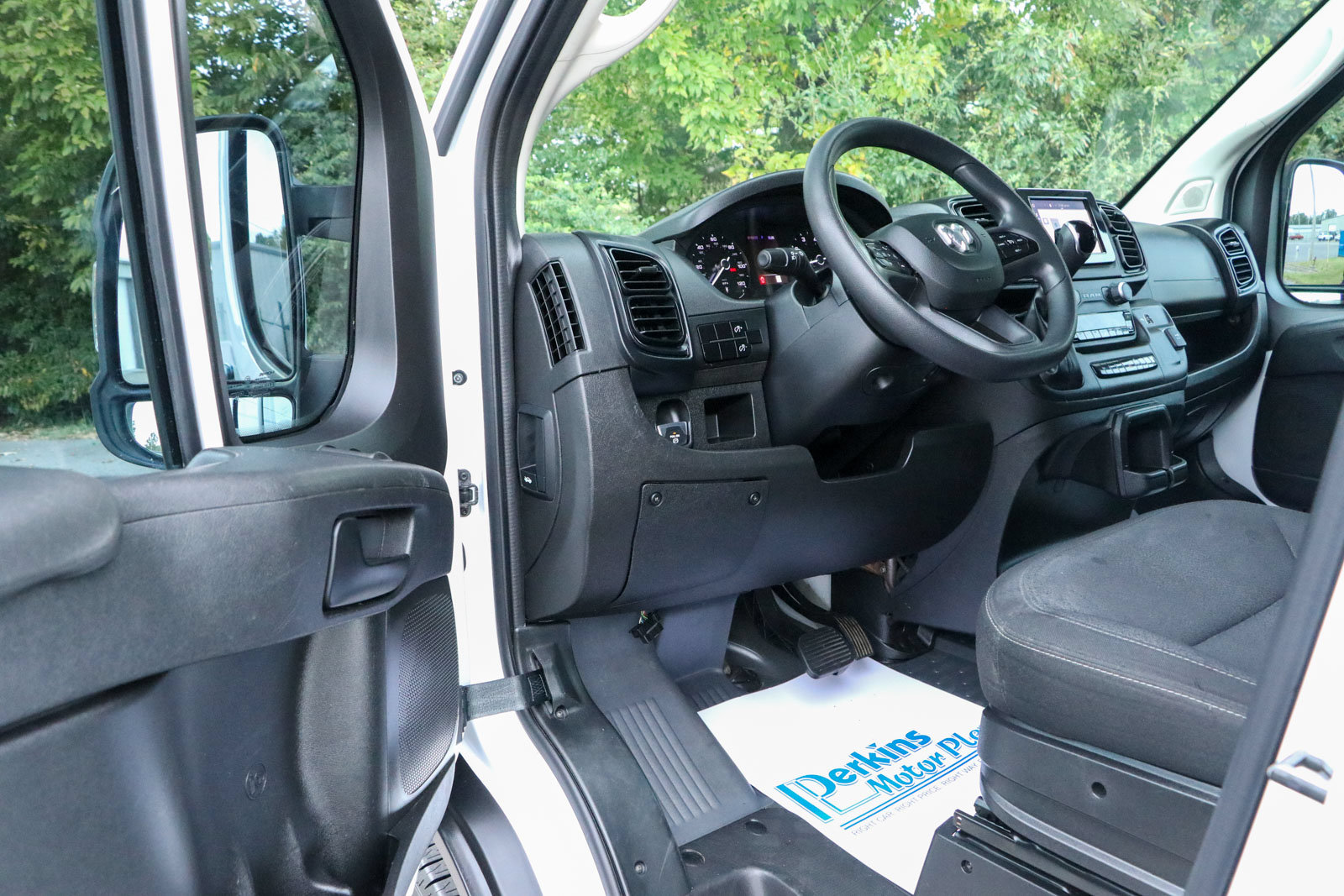 Used 2023 RAM ProMaster 2500 FWD image 3